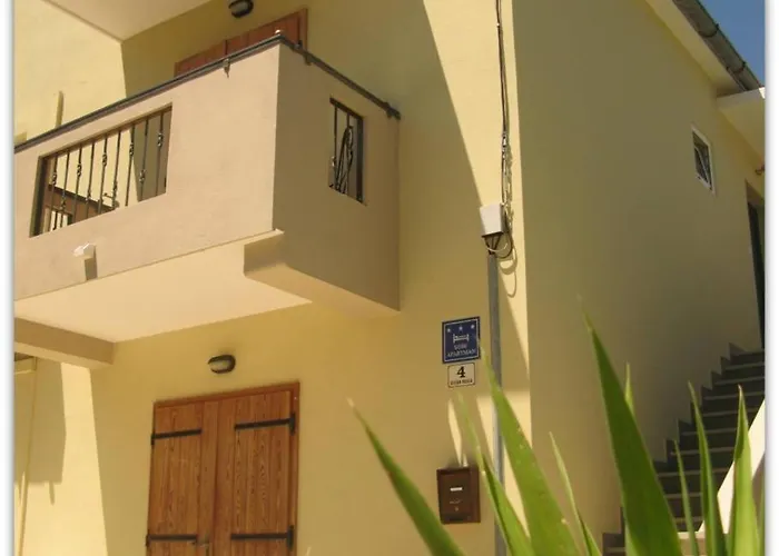 Bubi Hvar Apartments 1